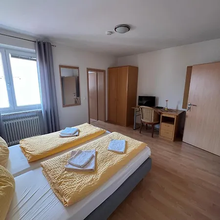 & Metzgerei Besenhardt 3*